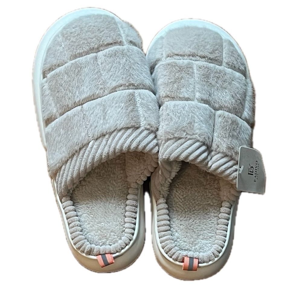 Fadivo Plush Slippers Brick Bubble Pattern Round Toe Hard Bottom Tan Size Small